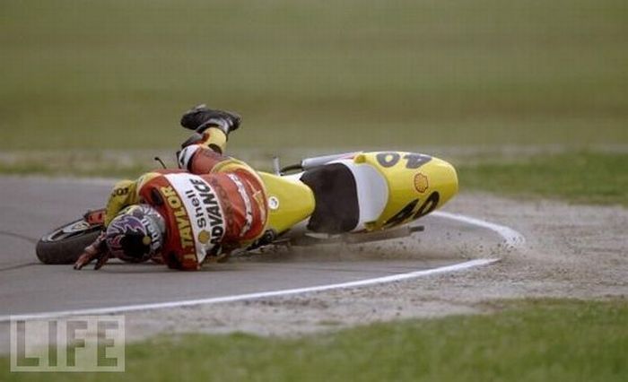 Motorcycle Crashes (22 pics)