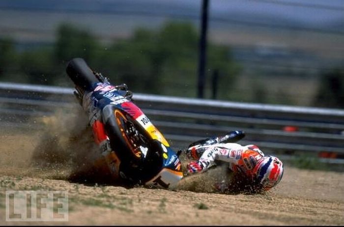 Motorcycle Crashes (22 pics)