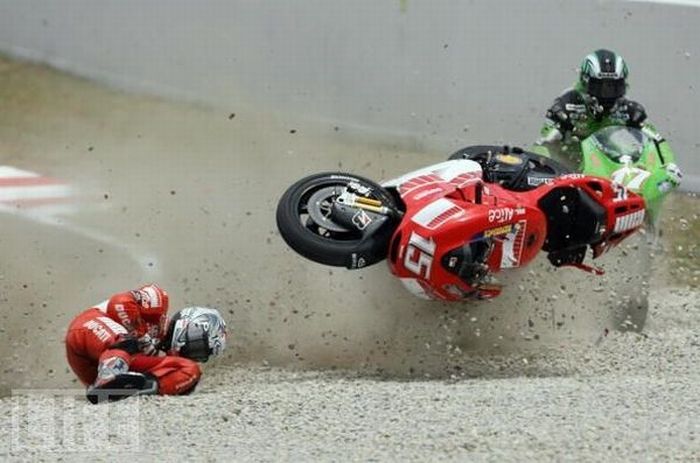 Motorcycle Crashes (22 pics)