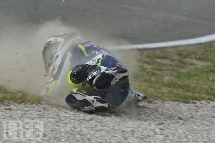 Motorcycle Crashes (22 pics)