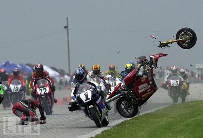 Motorcycle Crashes (22 pics)