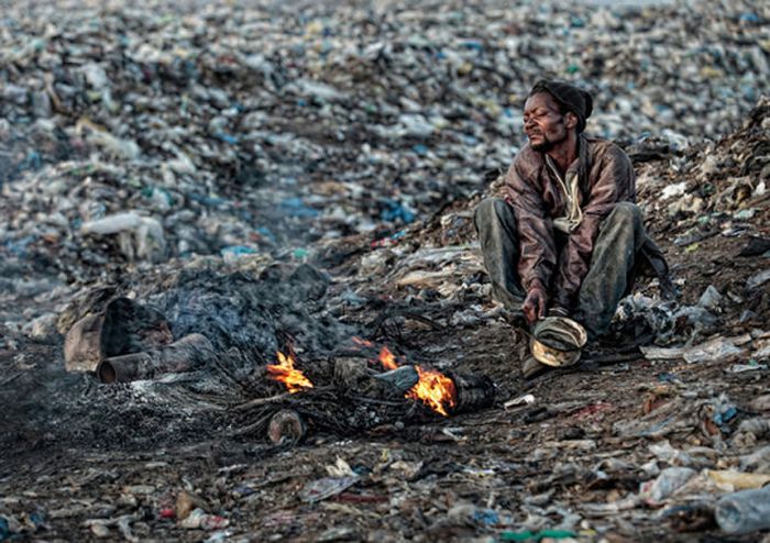 Hell on Earth. Mozambique Trash Dump (18 pics)