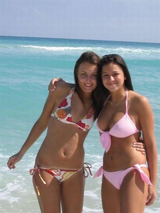 Hot Bikini Girls Of Facebook 29 Pics