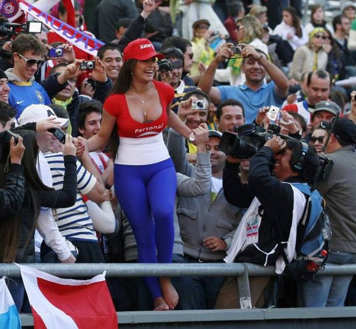 Sexy Female Fans of Copa America (48 pics)