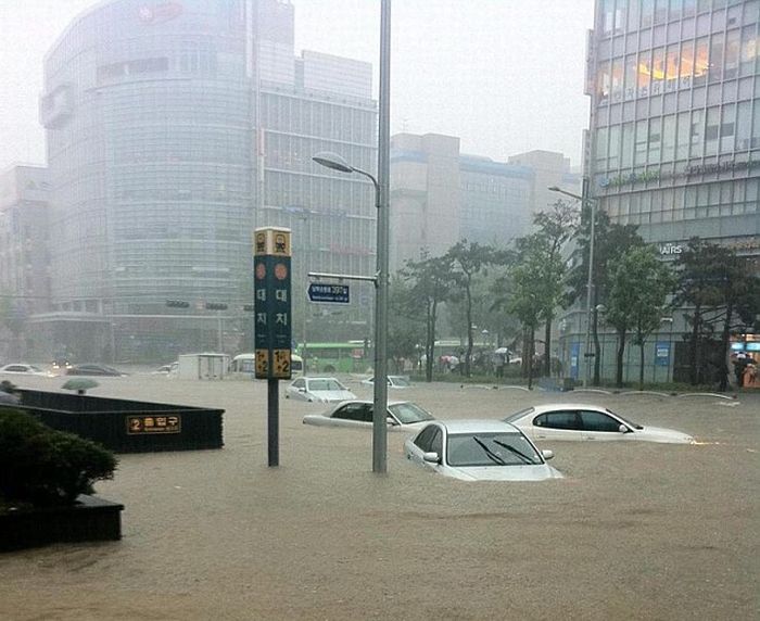 Heaviest Rains in Century in South Korea (14 pics + video)