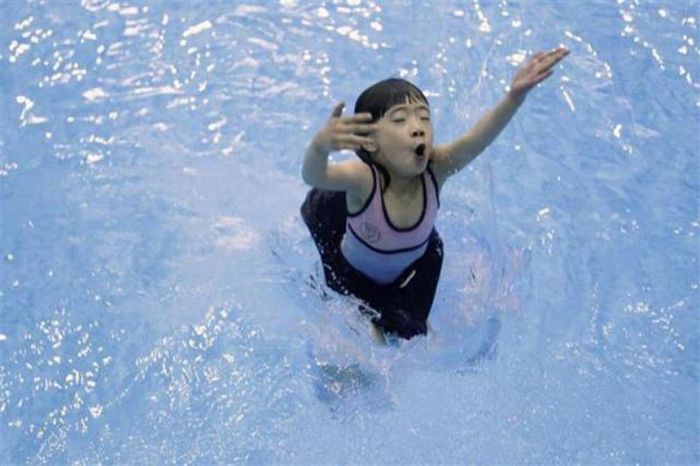 Chinese Kids Learning How to Swim (18 pics)