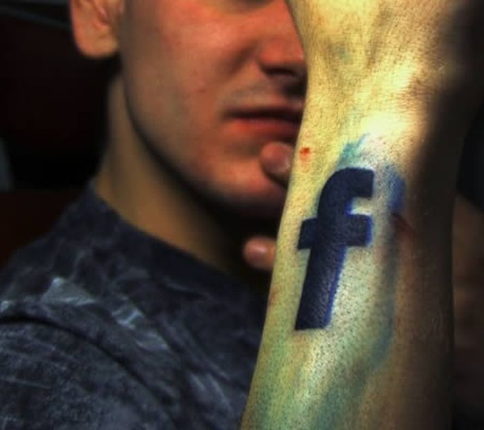 Social Web Tattoos (11 pics)