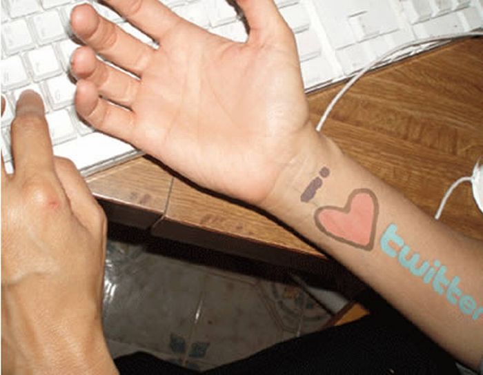 Social Web Tattoos (11 pics)