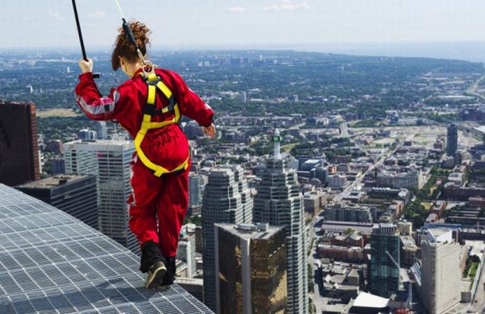 CN Tower EdgeWalk (13 pics + 1 video)