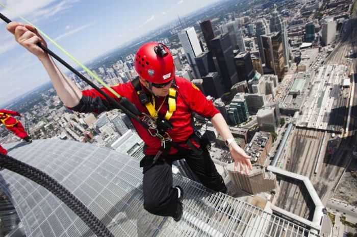 CN Tower EdgeWalk (13 pics + 1 video)