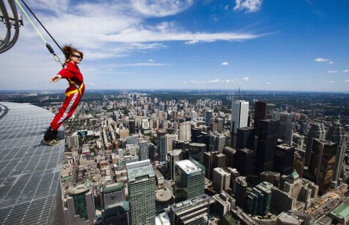 CN Tower EdgeWalk (13 pics + 1 video)