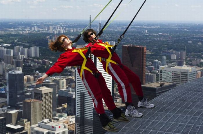 CN Tower EdgeWalk (13 pics + 1 video)