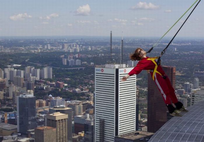 CN Tower EdgeWalk (13 pics + 1 video)