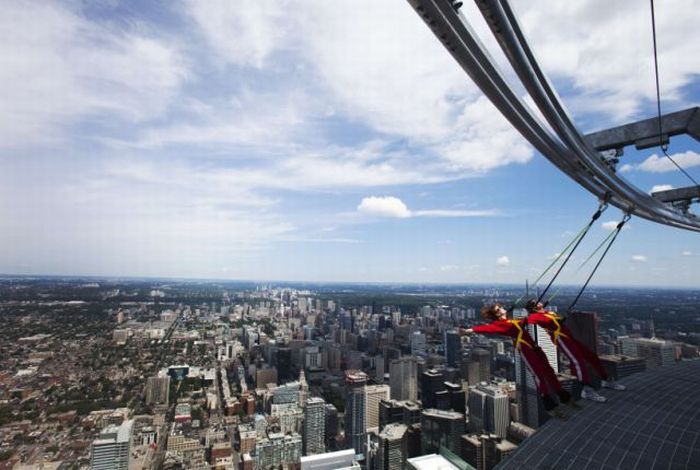 CN Tower EdgeWalk (13 pics + 1 video)