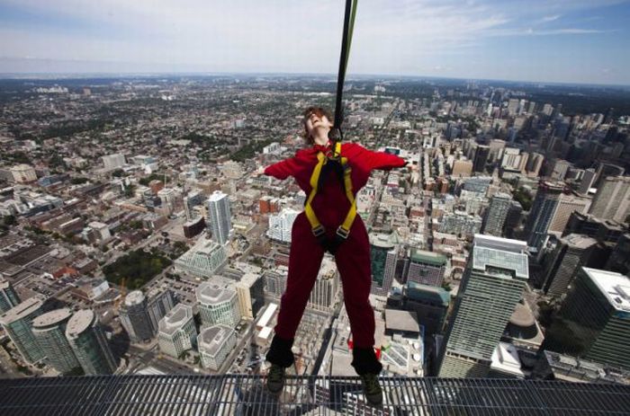 CN Tower EdgeWalk (13 pics + 1 video)