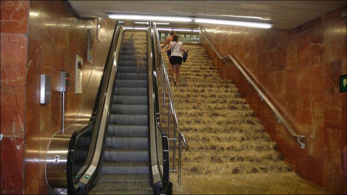 Flooded Barcelona Subway Station (2 pics + 1 video)