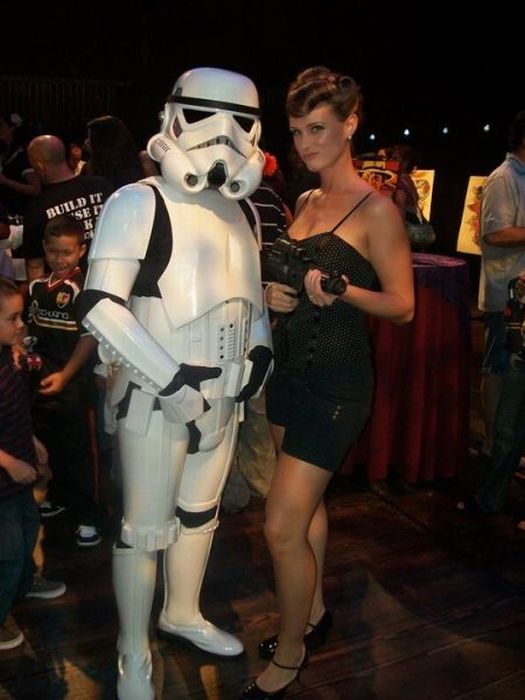 Hot Girls Posing With Stormtroopers (13 pics)