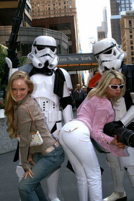 Hot Girls Posing With Stormtroopers 13 Pics-1831