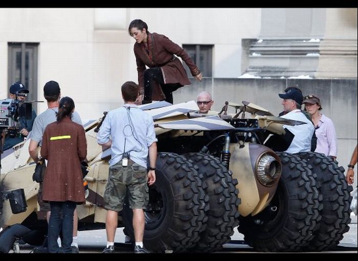 The First Scenes from 'The Dark Knight Rises' (7 pics + 2 video)