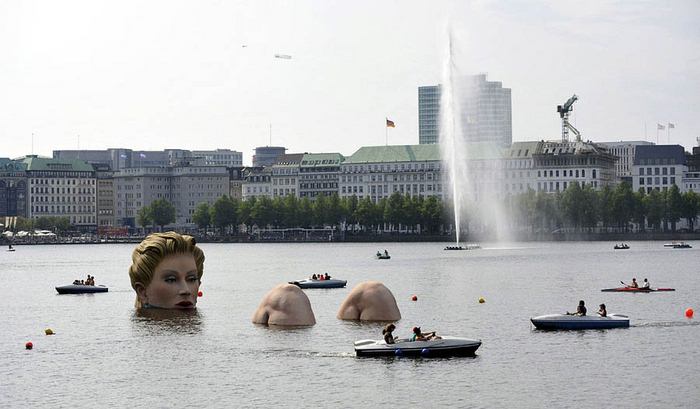 Hamburg Water Woman (11 pics)