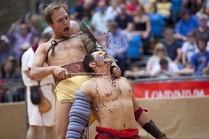 Gladiator Fighting in London (11 pics)