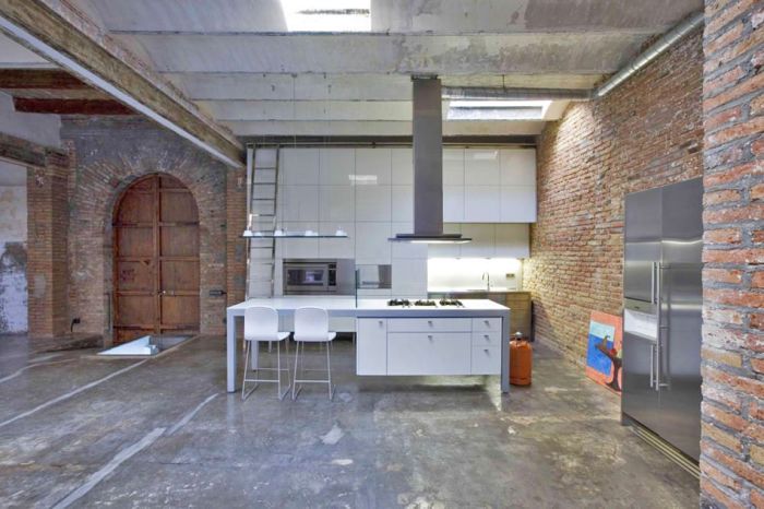 From a Warehouse to a Modern Loft (11 pics)