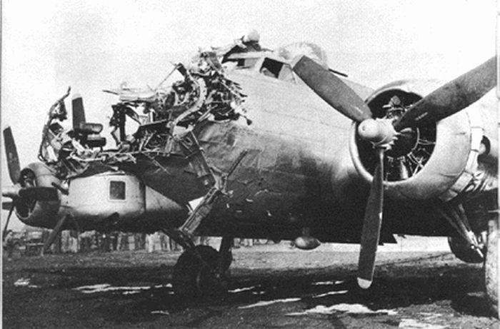 The Most Amazing Landings of Boeing B-17 Flying Fortress (33 pics)