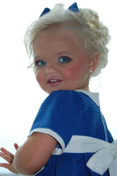 Little Barbie (9 pics)