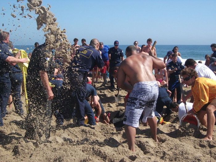 Teen Survives 30 Minutes Buried in Sand (9 pics)