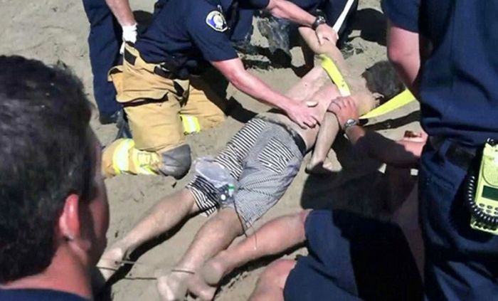 Teen Survives 30 Minutes Buried in Sand (9 pics)