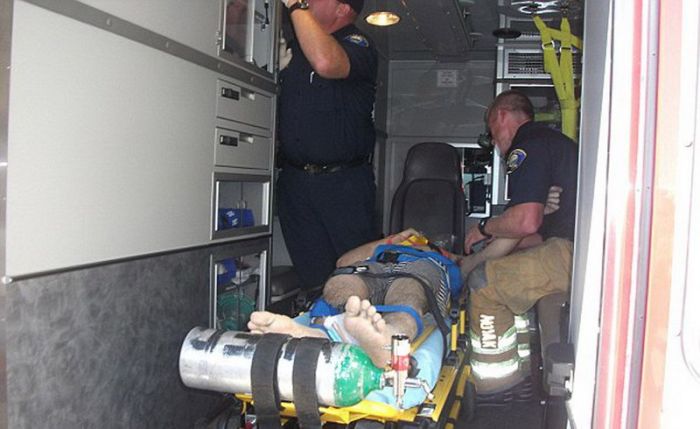 Teen Survives 30 Minutes Buried in Sand (9 pics)
