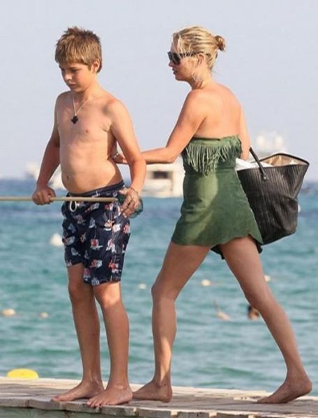 Kate Moss vs Boy (6 pics)