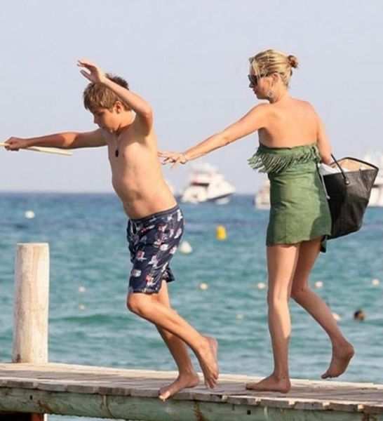 Kate Moss vs Boy (6 pics)