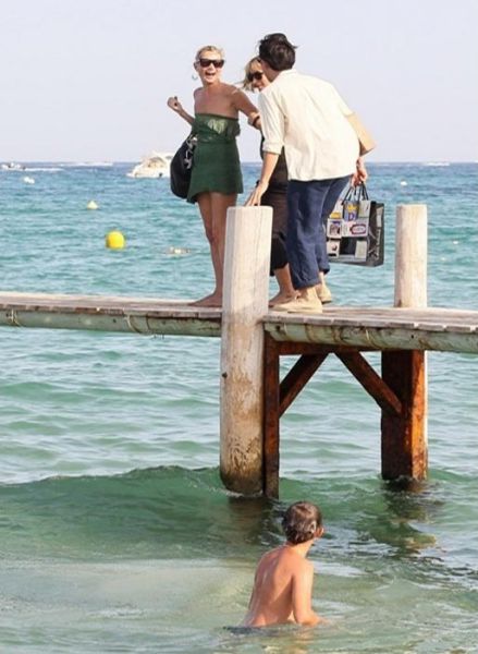 Kate Moss vs Boy (6 pics)