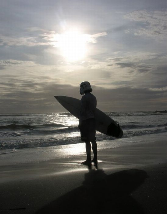 Surfing Trooper (33 pics)