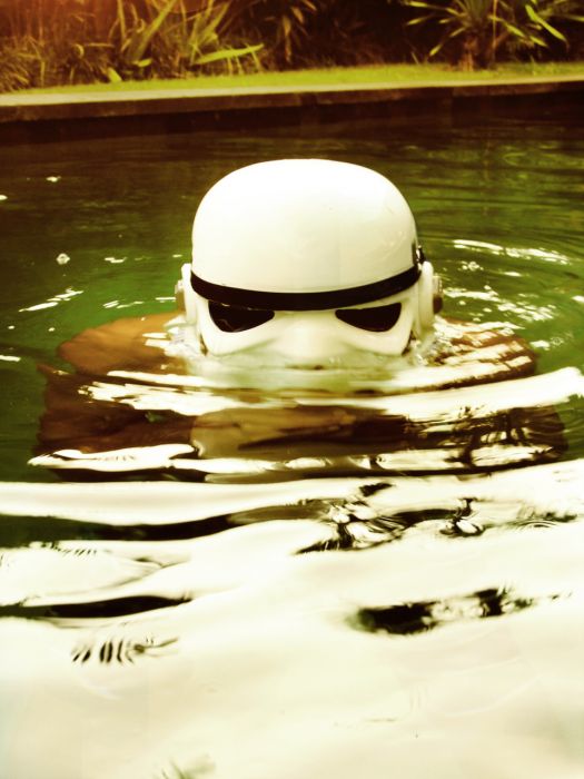 Surfing Trooper (33 pics)