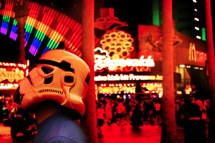 Surfing Trooper (33 pics)