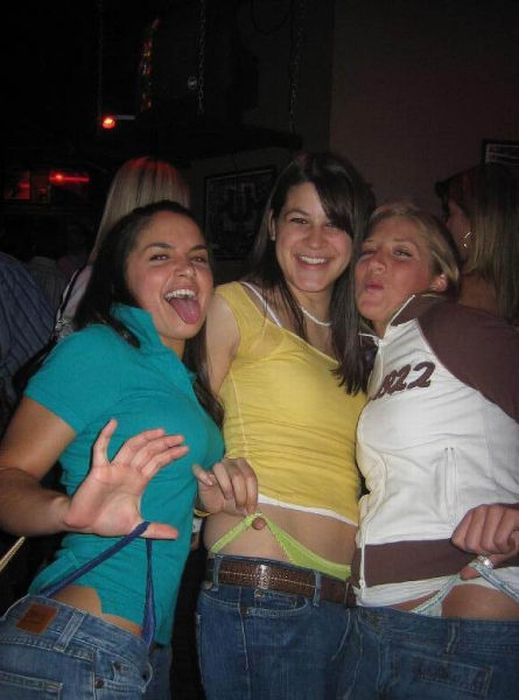 Girls Getting Wedgies (84 pics)