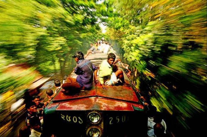Bangladesh Train Hopping (20 pics)