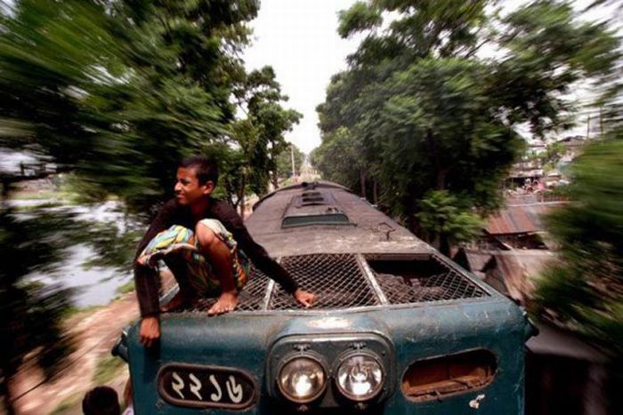 Bangladesh Train Hopping (20 pics)