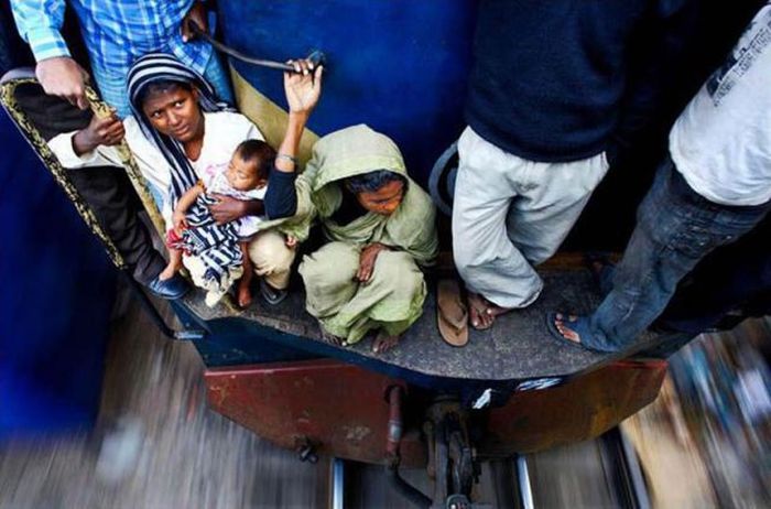 Bangladesh Train Hopping (20 pics)