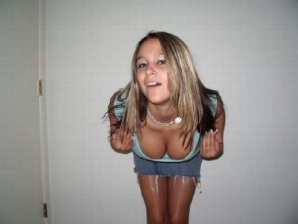 Sexy Girls Cleavage (31 pics)