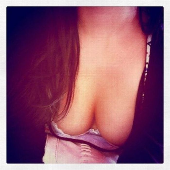 Sexy Girls Cleavage (31 pics)