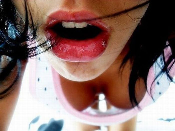 Sexy Girls Cleavage (31 pics)
