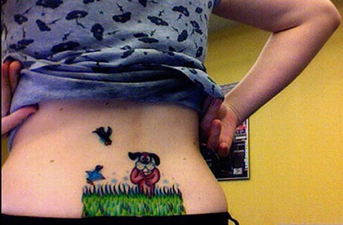 Tramp Stamp Tattoos (20 pics) .