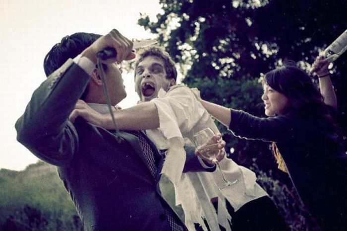 Weird Wedding Photo Session (18 pics)