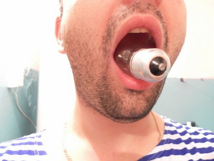How to Remove a Light Bulb from Your Mouth (6 pics)