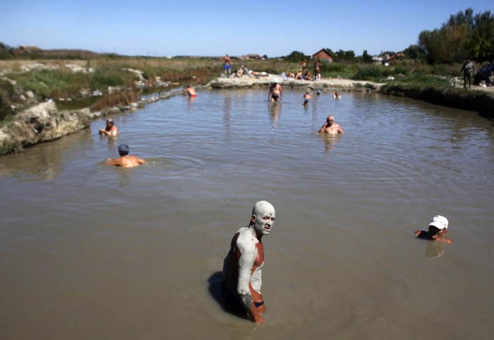 Mud Spa In Serbia (14 pics)