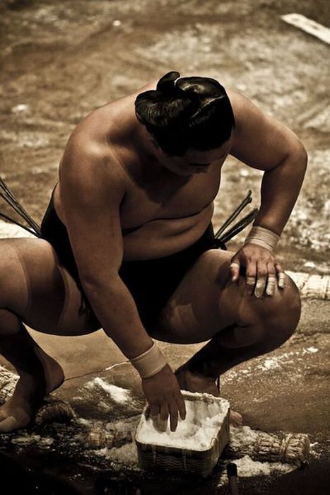 Sumo Wrestling (21 pics)