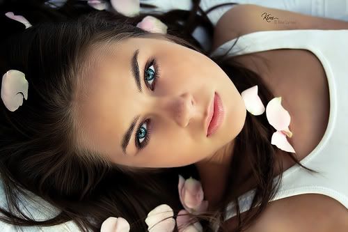 Cute Blue Eyed Girls (25 pics)